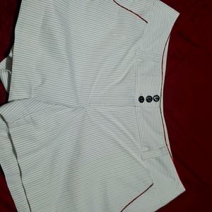 Preowned White House Black Market sz12 shorts